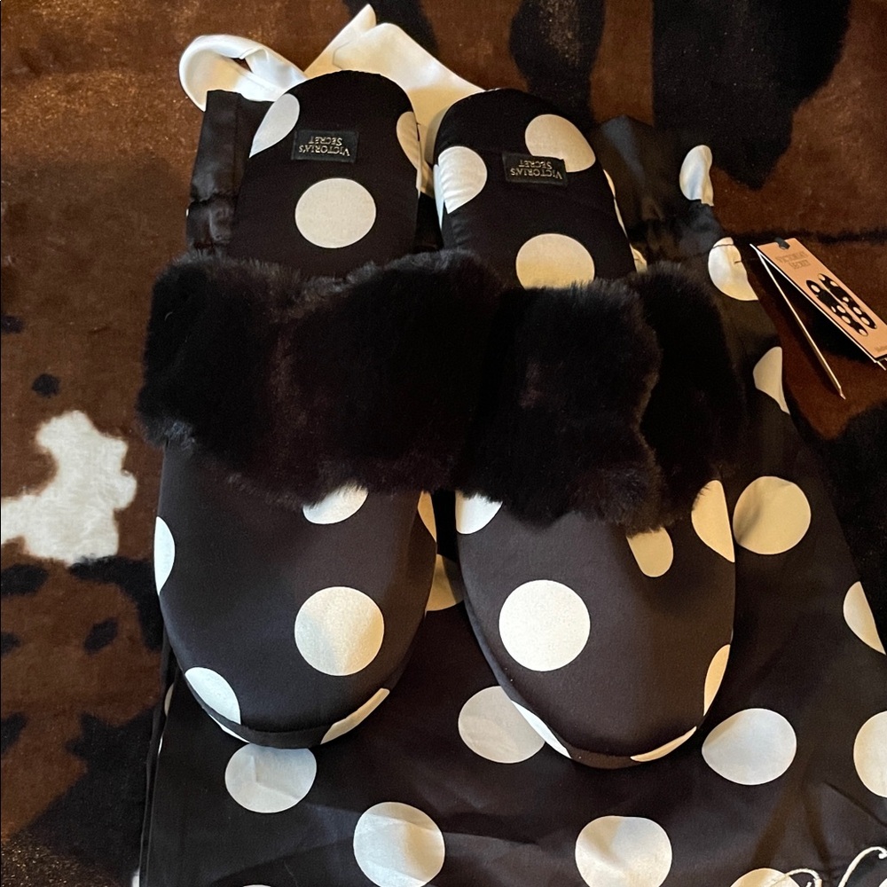 “Victorias Secret” Black and White Polka Dot Slippers with Fur Trim!